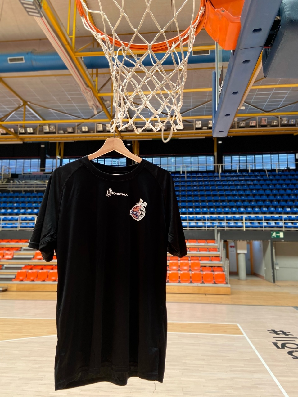 Camiseta negra Partizan de Fuenlabrada